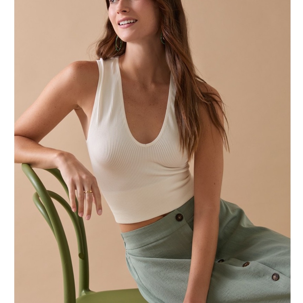 Francesca's Collections White Sleeveless Backless Tank Top
